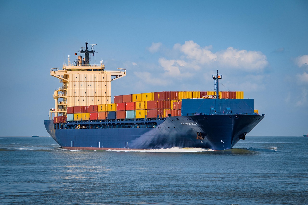 dendoktoor-container-ship-6631117_1280